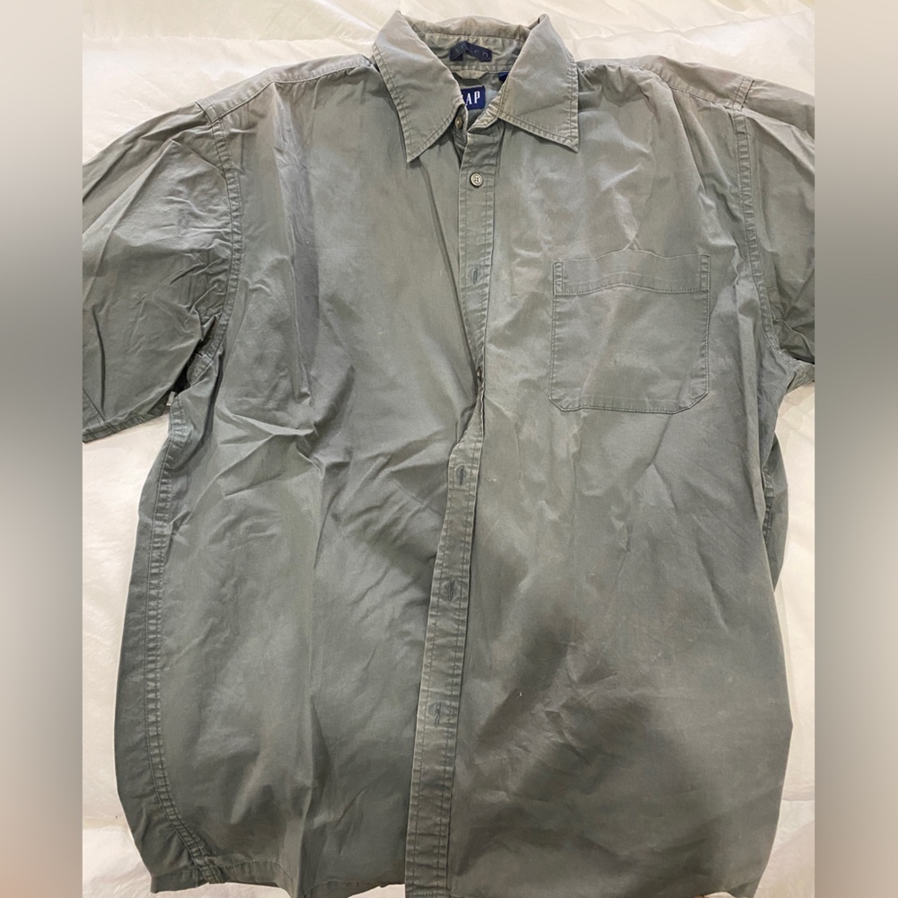 Stretchy xl in Olive drab. Gap quality short sleeve.